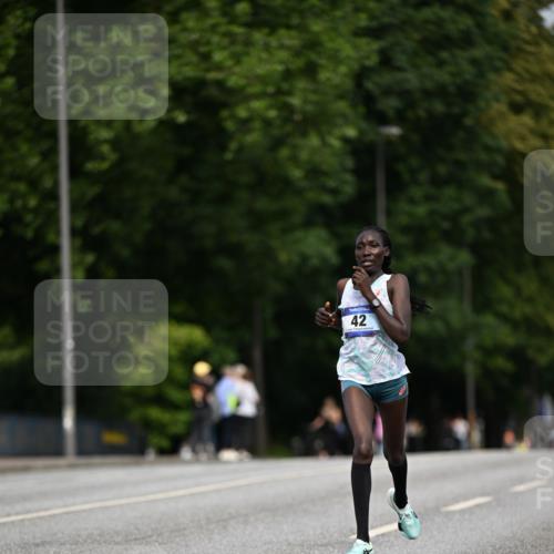 29.06.2025 - hella hamburg halbmarathon Dr. Thomas Lammeyer http://msf.ph/oto/8151177 29.06.2025 09:38:53 Kennedybrücke 42 meine-sportfotos.de