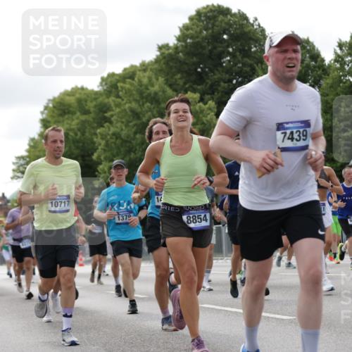 29.06.2025 - hella hamburg halbmarathon Jannik Wohlers http://msf.ph/oto/8151188 29.06.2025 10:14:32 Lombardsbrücke 1071, 1379, 1575, 2046, 2140, 2601, 2690, 3025, 3454, 3507, 3509, 3691, 3844, 4641, 5608, 5800, 6181, 6248, 6935, 7195, 7439, 8055, 8239, 8275, 8522, 8563, 8609, 8755, 8854, 9113, 9173, 9911, 10391, 10589, 10717, 10963, 11271, 11598, 11611, 11643, 11683, 12634, 13212, 13393, 13683, 14015, 14195, 14452, 14497, 14617, 14999, 15037, 15038, 15700, 16208, 16419, 17296, 17453, 17708, 17847, 18015, 18176 meine-sportfotos.de