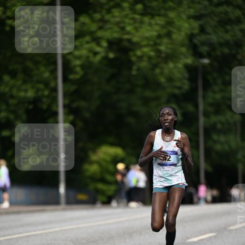 29.06.2025 - hella hamburg halbmarathon Dr. Thomas Lammeyer http://msf.ph/oto/8151195 29.06.2025 09:38:53 Kennedybrücke 42 meine-sportfotos.de