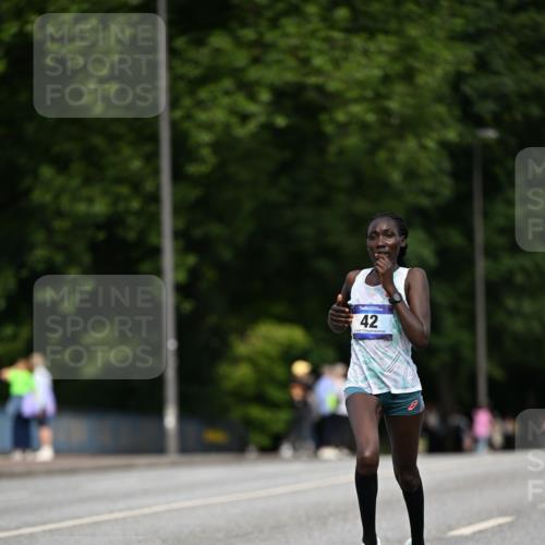 29.06.2025 - hella hamburg halbmarathon Dr. Thomas Lammeyer http://msf.ph/oto/8151199 29.06.2025 09:38:53 Kennedybrücke 42 meine-sportfotos.de