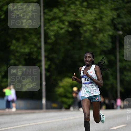 29.06.2025 - hella hamburg halbmarathon Dr. Thomas Lammeyer http://msf.ph/oto/8151205 29.06.2025 09:38:53 Kennedybrücke 42 meine-sportfotos.de