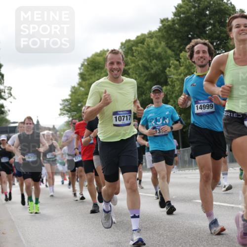 29.06.2025 - hella hamburg halbmarathon Jannik Wohlers http://msf.ph/oto/8151207 29.06.2025 10:14:33 Lombardsbrücke 1071, 1379, 1575, 2046, 2140, 2601, 2690, 3025, 3454, 3507, 3509, 3691, 3844, 4495, 4641, 5608, 5800, 6181, 6248, 6935, 7195, 7439, 7881, 8055, 8239, 8275, 8522, 8563, 8609, 8854, 9113, 9173, 9911, 10391, 10589, 10717, 10963, 11271, 11598, 11611, 11643, 11683, 12634, 13212, 13393, 13683, 14015, 14195, 14452, 14497, 14617, 14999, 15037, 15038, 15700, 16208, 16419, 17708, 17847, 18015, 18176 meine-sportfotos.de