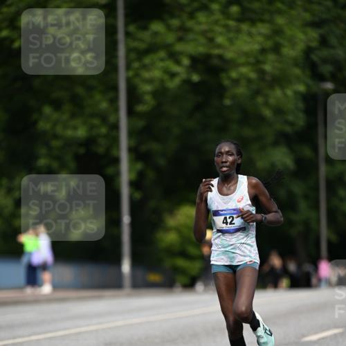 29.06.2025 - hella hamburg halbmarathon Dr. Thomas Lammeyer http://msf.ph/oto/8151209 29.06.2025 09:38:54 Kennedybrücke 42 meine-sportfotos.de