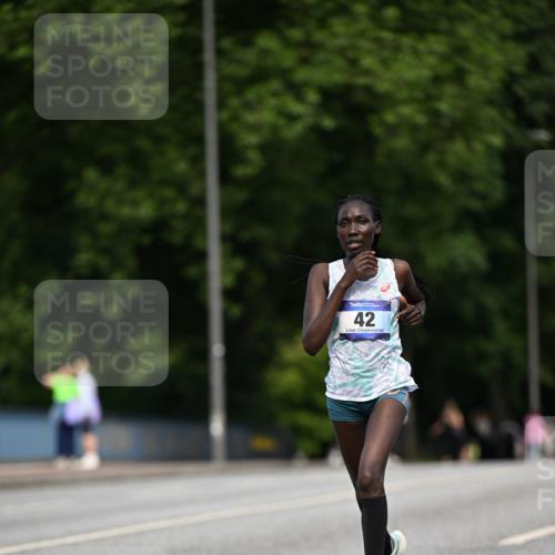 29.06.2025 - hella hamburg halbmarathon Dr. Thomas Lammeyer http://msf.ph/oto/8151211 29.06.2025 09:38:54 Kennedybrücke 42 meine-sportfotos.de