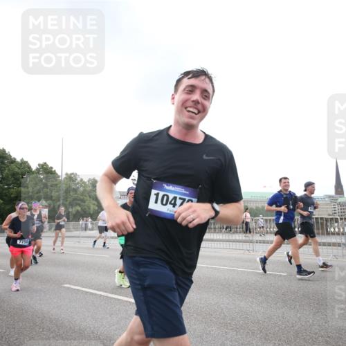 29.06.2025 - hella hamburg halbmarathon Jannik Wohlers http://msf.ph/oto/8151216 29.06.2025 10:32:18 Lombardsbrücke 1199, 1237, 2059, 3422, 3660, 3670, 3753, 4446, 5783, 5871, 6228, 7308, 7309, 7387, 7531, 7633, 7749, 7750, 9010, 9188, 10013, 10048, 10203, 10277, 10354, 10470, 10624, 10770, 11076, 11248, 12470, 12508, 13335, 14301, 15071, 15171, 15847, 15997, 16129, 16187, 16502, 16898, 16999, 17041, 17102, 17167, 17508, 18069, 18502, 18706, 18927, 19156 meine-sportfotos.de