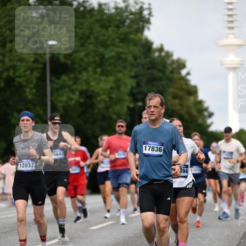 29.06.2025 - hella hamburg halbmarathon Dr. Thomas Lammeyer http://msf.ph/oto/8151217 29.06.2025 10:06:58 Kennedybrücke 1414, 2142, 2685, 2712, 2780, 2819, 3225, 3919, 4204, 4665, 5734, 6208, 6295, 6752, 6815, 6997, 7323, 7869, 7888, 8003, 8364, 8481, 8483, 8624, 9006, 10128, 10295, 11191, 11250 meine-sportfotos.de