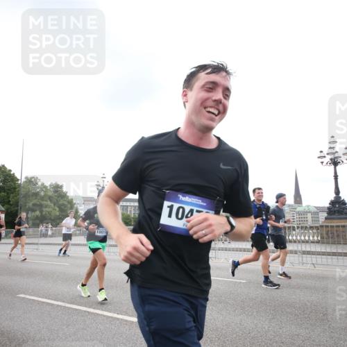 29.06.2025 - hella hamburg halbmarathon Jannik Wohlers http://msf.ph/oto/8151220 29.06.2025 10:32:18 Lombardsbrücke 1199, 1237, 2059, 3422, 3660, 3670, 3753, 4446, 5783, 5871, 6228, 7308, 7309, 7387, 7531, 7633, 7749, 7750, 9010, 9188, 10013, 10048, 10203, 10277, 10354, 10470, 10624, 10770, 11076, 11248, 12470, 12508, 13335, 14301, 15071, 15171, 15847, 15997, 16129, 16187, 16502, 16898, 16999, 17041, 17102, 17167, 17508, 18069, 18502, 18706, 18927, 19156 meine-sportfotos.de