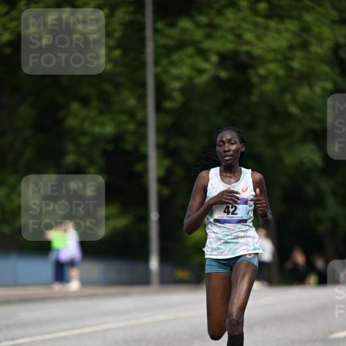 29.06.2025 - hella hamburg halbmarathon Dr. Thomas Lammeyer http://msf.ph/oto/8151223 29.06.2025 09:38:54 Kennedybrücke 42 meine-sportfotos.de