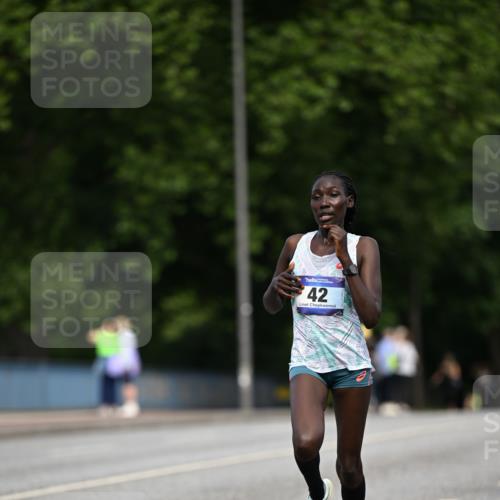 29.06.2025 - hella hamburg halbmarathon Dr. Thomas Lammeyer http://msf.ph/oto/8151234 29.06.2025 09:38:54 Kennedybrücke 42 meine-sportfotos.de