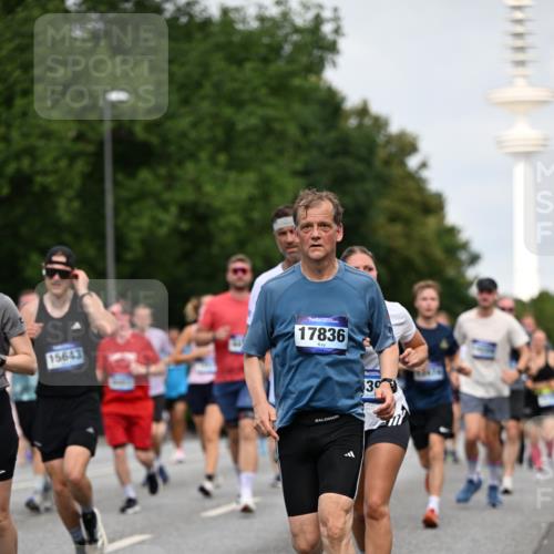 29.06.2025 - hella hamburg halbmarathon Dr. Thomas Lammeyer http://msf.ph/oto/8151264 29.06.2025 10:06:59 Kennedybrücke 1414, 2142, 2685, 2712, 2780, 2819, 3225, 4204, 4665, 5734, 6208, 6295, 6752, 6815, 6997, 7323, 7869, 7888, 8003, 8364, 8481, 8483, 8624, 9006, 10128, 10295, 11191, 11250 meine-sportfotos.de