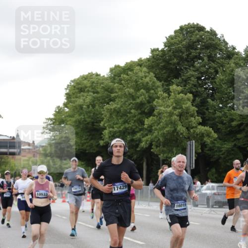 29.06.2025 - hella hamburg halbmarathon Jannik Wohlers http://msf.ph/oto/8151267 29.06.2025 10:51:33 Lombardsbrücke 1418, 1978, 3038, 4598, 4606, 5062, 5534, 6456, 6604, 7682, 8250, 8251, 8621, 9220, 9460, 9590, 9594, 9673, 9730, 10533, 10673, 10693, 10830, 11101, 11375, 12065, 12510, 12969, 13151, 13152, 14720, 14937, 14959, 15128, 16015, 16234, 17253, 17277, 17364, 17429, 17902, 18078, 18615, 18780, 18975 meine-sportfotos.de