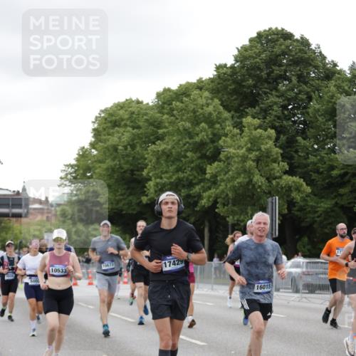 29.06.2025 - hella hamburg halbmarathon Jannik Wohlers http://msf.ph/oto/8151271 29.06.2025 10:51:33 Lombardsbrücke 1418, 1978, 3038, 4598, 4606, 5062, 5534, 6456, 6604, 7682, 8250, 8251, 8621, 9220, 9460, 9590, 9594, 9673, 9730, 10533, 10673, 10693, 10830, 11101, 11375, 12065, 12510, 12969, 13151, 13152, 14720, 14937, 14959, 15128, 16015, 16234, 17253, 17277, 17364, 17429, 17902, 18078, 18615, 18780, 18975 meine-sportfotos.de