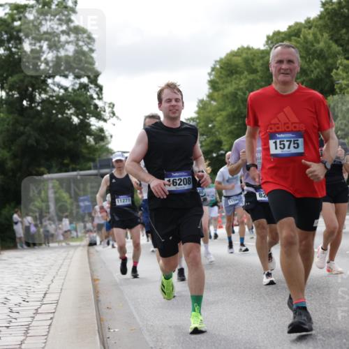 29.06.2025 - hella hamburg halbmarathon Jannik Wohlers http://msf.ph/oto/8151279 29.06.2025 10:14:35 Lombardsbrücke 1071, 1296, 1379, 1575, 1745, 2046, 2140, 2601, 2690, 3025, 3454, 3507, 3509, 3844, 4495, 4641, 5608, 5800, 6181, 6248, 7195, 7439, 7881, 8055, 8237, 8239, 8275, 8522, 8563, 8609, 8854, 9113, 9173, 9911, 9975, 10589, 10717, 10963, 11271, 11598, 11611, 11643, 11683, 12634, 13212, 13393, 13683, 14015, 14195, 14452, 14497, 14617, 14999, 15037, 15038, 15700, 16208, 16419, 17128, 17708, 17847, 18015, 18176 meine-sportfotos.de
