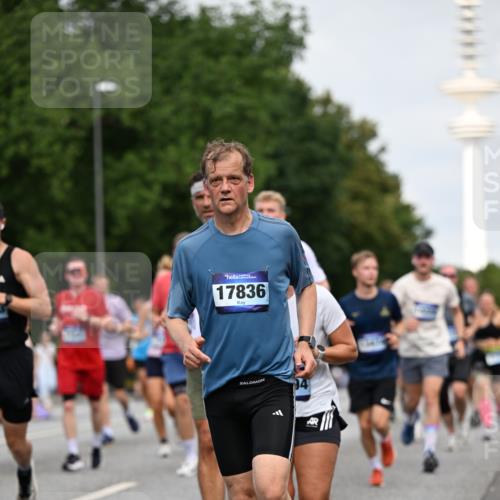 29.06.2025 - hella hamburg halbmarathon Dr. Thomas Lammeyer http://msf.ph/oto/8151295 29.06.2025 10:07:00 Kennedybrücke 1414, 2142, 2619, 2685, 2712, 2780, 2819, 3225, 4204, 4665, 5734, 6208, 6295, 6752, 6815, 6997, 7323, 7869, 7888, 8003, 8364, 8481, 8483, 8624, 9006, 10128, 10295, 11191, 11250 meine-sportfotos.de