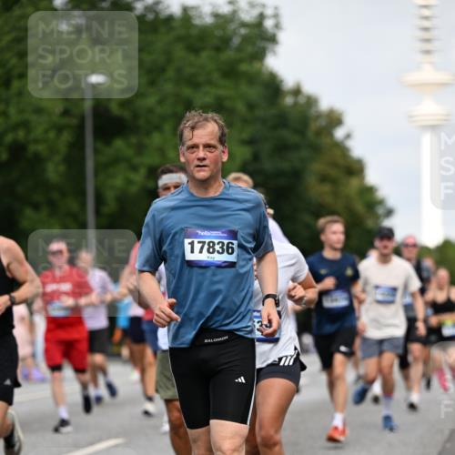 29.06.2025 - hella hamburg halbmarathon Dr. Thomas Lammeyer http://msf.ph/oto/8151298 29.06.2025 10:07:00 Kennedybrücke 1414, 2142, 2619, 2685, 2712, 2780, 2819, 3225, 4204, 4665, 5734, 6208, 6295, 6752, 6815, 6997, 7323, 7869, 7888, 8003, 8364, 8481, 8483, 8624, 9006, 10128, 10295, 11191, 11250 meine-sportfotos.de