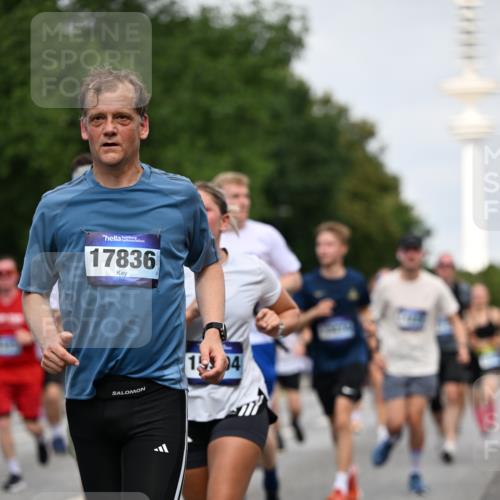 29.06.2025 - hella hamburg halbmarathon Dr. Thomas Lammeyer http://msf.ph/oto/8151317 29.06.2025 10:07:01 Kennedybrücke 1414, 2142, 2619, 2685, 2712, 2780, 2819, 3225, 4204, 4665, 5734, 6208, 6295, 6752, 6815, 6997, 7323, 7869, 7888, 8003, 8364, 8481, 8483, 8624, 9006, 10128, 10295 meine-sportfotos.de
