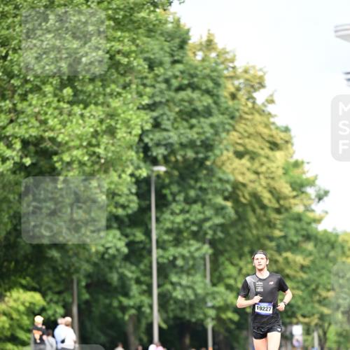 29.06.2025 - hella hamburg halbmarathon Dr. Thomas Lammeyer http://msf.ph/oto/8151321 29.06.2025 09:39:22 Kennedybrücke  meine-sportfotos.de