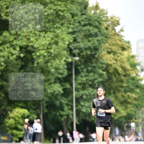 29.06.2025 - hella hamburg halbmarathon Dr. Thomas Lammeyer http://msf.ph/oto/8151334 29.06.2025 09:39:23 Kennedybrücke  meine-sportfotos.de