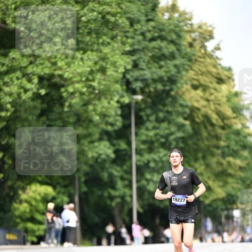 29.06.2025 - hella hamburg halbmarathon Dr. Thomas Lammeyer http://msf.ph/oto/8151338 29.06.2025 09:39:24 Kennedybrücke  meine-sportfotos.de