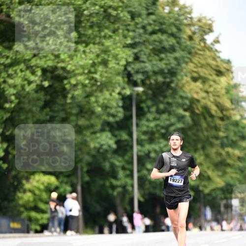 29.06.2025 - hella hamburg halbmarathon Dr. Thomas Lammeyer http://msf.ph/oto/8151342 29.06.2025 09:39:24 Kennedybrücke  meine-sportfotos.de