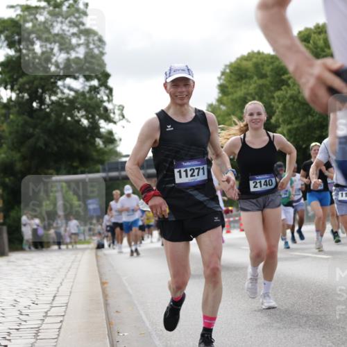 29.06.2025 - hella hamburg halbmarathon Jannik Wohlers http://msf.ph/oto/8151354 29.06.2025 10:14:38 Lombardsbrücke 1071, 1296, 1379, 1575, 1745, 2140, 2281, 2601, 2690, 3025, 3507, 3509, 3513, 3844, 4495, 4641, 5608, 5800, 6181, 6248, 6317, 7195, 7439, 7881, 8237, 8239, 8275, 8522, 8563, 8609, 8854, 9113, 9911, 9975, 10589, 10717, 10963, 11271, 11598, 11611, 11643, 11683, 12634, 13393, 13683, 13881, 14195, 14452, 14617, 14999, 15037, 15038, 16208, 16419, 17128, 17708, 17847, 18015, 18176 meine-sportfotos.de