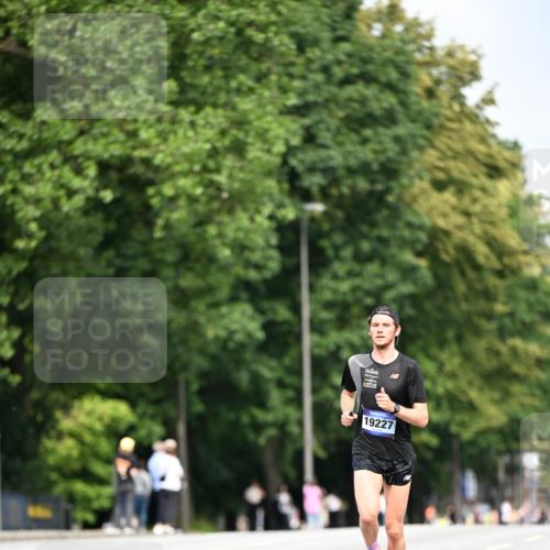 29.06.2025 - hella hamburg halbmarathon Dr. Thomas Lammeyer http://msf.ph/oto/8151355 29.06.2025 09:39:24 Kennedybrücke  meine-sportfotos.de