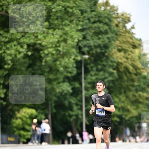 29.06.2025 - hella hamburg halbmarathon Dr. Thomas Lammeyer http://msf.ph/oto/8151358 29.06.2025 09:39:24 Kennedybrücke  meine-sportfotos.de