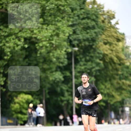 29.06.2025 - hella hamburg halbmarathon Dr. Thomas Lammeyer http://msf.ph/oto/8151361 29.06.2025 09:39:24 Kennedybrücke  meine-sportfotos.de