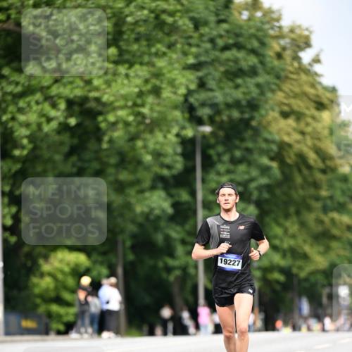 29.06.2025 - hella hamburg halbmarathon Dr. Thomas Lammeyer http://msf.ph/oto/8151366 29.06.2025 09:39:24 Kennedybrücke  meine-sportfotos.de