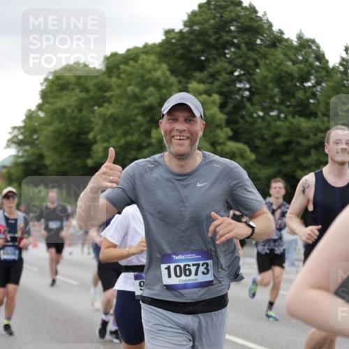 29.06.2025 - hella hamburg halbmarathon Jannik Wohlers http://msf.ph/oto/8151374 29.06.2025 10:51:37 Lombardsbrücke 1418, 1978, 3038, 4087, 4273, 4598, 4606, 5062, 6456, 6604, 6985, 7682, 8250, 8251, 8621, 9220, 9460, 9590, 9594, 9673, 9730, 10533, 10673, 11101, 11375, 12510, 12969, 14235, 14720, 15128, 16015, 16234, 17253, 17277, 17429, 17902, 18078, 18221, 18615, 18780, 18975 meine-sportfotos.de