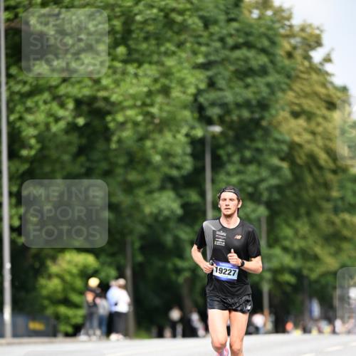29.06.2025 - hella hamburg halbmarathon Dr. Thomas Lammeyer http://msf.ph/oto/8151376 29.06.2025 09:39:25 Kennedybrücke  meine-sportfotos.de