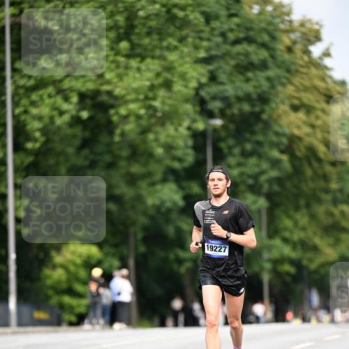 29.06.2025 - hella hamburg halbmarathon Dr. Thomas Lammeyer http://msf.ph/oto/8151381 29.06.2025 09:39:25 Kennedybrücke  meine-sportfotos.de