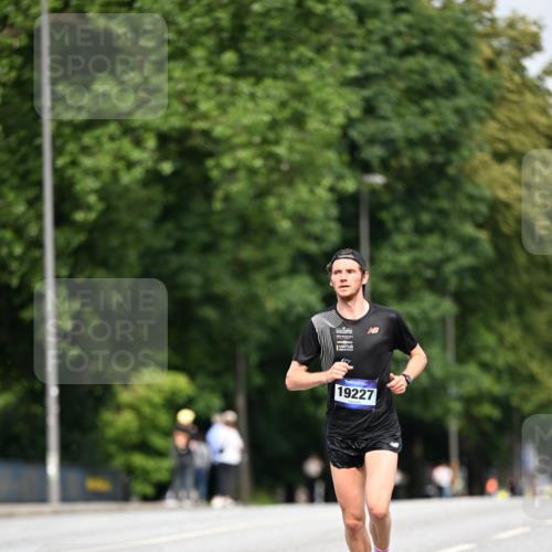 29.06.2025 - hella hamburg halbmarathon Dr. Thomas Lammeyer http://msf.ph/oto/8151388 29.06.2025 09:39:25 Kennedybrücke  meine-sportfotos.de