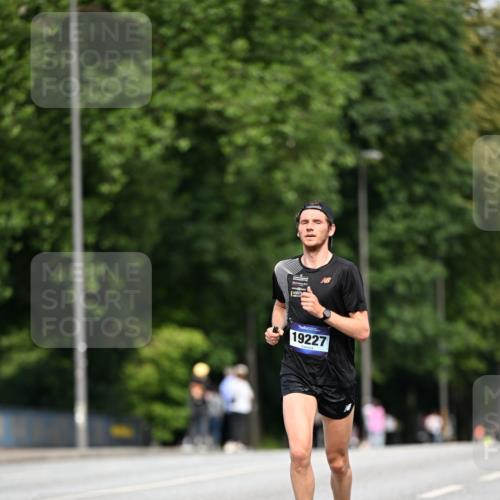 29.06.2025 - hella hamburg halbmarathon Dr. Thomas Lammeyer http://msf.ph/oto/8151400 29.06.2025 09:39:25 Kennedybrücke  meine-sportfotos.de