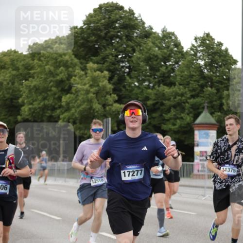 29.06.2025 - hella hamburg halbmarathon Jannik Wohlers http://msf.ph/oto/8151404 29.06.2025 10:51:39 Lombardsbrücke 1418, 1978, 3038, 4087, 4273, 4436, 4598, 4606, 5062, 6456, 6985, 7682, 8194, 8196, 8250, 8251, 8621, 9460, 9590, 9730, 10342, 10533, 10673, 11101, 11126, 11127, 11375, 12510, 12525, 12969, 14215, 14235, 14720, 15128, 16015, 16234, 17253, 17277, 17429, 17902, 18078, 18221, 18615, 18780, 18975 meine-sportfotos.de