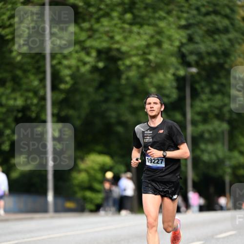 29.06.2025 - hella hamburg halbmarathon Dr. Thomas Lammeyer http://msf.ph/oto/8151405 29.06.2025 09:39:26 Kennedybrücke  meine-sportfotos.de