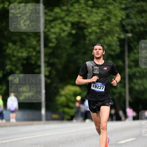 29.06.2025 - hella hamburg halbmarathon Dr. Thomas Lammeyer http://msf.ph/oto/8151417 29.06.2025 09:39:26 Kennedybrücke  meine-sportfotos.de