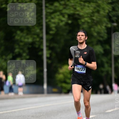 29.06.2025 - hella hamburg halbmarathon Dr. Thomas Lammeyer http://msf.ph/oto/8151425 29.06.2025 09:39:26 Kennedybrücke  meine-sportfotos.de