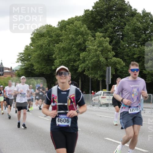 29.06.2025 - hella hamburg halbmarathon Jannik Wohlers http://msf.ph/oto/8151427 29.06.2025 10:51:40 Lombardsbrücke 1418, 1978, 3038, 4087, 4273, 4436, 4598, 4606, 5062, 6404, 6406, 6456, 6985, 7682, 8194, 8196, 8250, 8251, 8621, 9460, 9730, 10342, 10533, 10673, 11101, 11126, 11127, 11375, 12510, 12525, 12969, 14215, 14235, 14720, 15128, 16015, 16234, 17253, 17277, 17429, 17902, 18078, 18221, 18615, 18780, 18975 meine-sportfotos.de