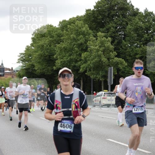 29.06.2025 - hella hamburg halbmarathon Jannik Wohlers http://msf.ph/oto/8151429 29.06.2025 10:51:40 Lombardsbrücke 1418, 1978, 3038, 4087, 4273, 4436, 4598, 4606, 5062, 6404, 6406, 6456, 6985, 7682, 8194, 8196, 8250, 8251, 8621, 9460, 9730, 10342, 10533, 10673, 11101, 11126, 11127, 11375, 12510, 12525, 12969, 14215, 14235, 14720, 15128, 16015, 16234, 17253, 17277, 17429, 17902, 18078, 18221, 18615, 18780, 18975 meine-sportfotos.de