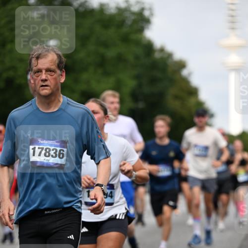 29.06.2025 - hella hamburg halbmarathon Dr. Thomas Lammeyer http://msf.ph/oto/8151431 29.06.2025 10:07:01 Kennedybrücke 1414, 2142, 2619, 2685, 2712, 2780, 2819, 3225, 4204, 4665, 5734, 6208, 6295, 6752, 6815, 6997, 7323, 7869, 7888, 8003, 8364, 8481, 8483, 8624, 9006, 10128, 10295 meine-sportfotos.de