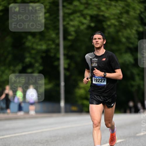 29.06.2025 - hella hamburg halbmarathon Dr. Thomas Lammeyer http://msf.ph/oto/8151435 29.06.2025 09:39:26 Kennedybrücke  meine-sportfotos.de