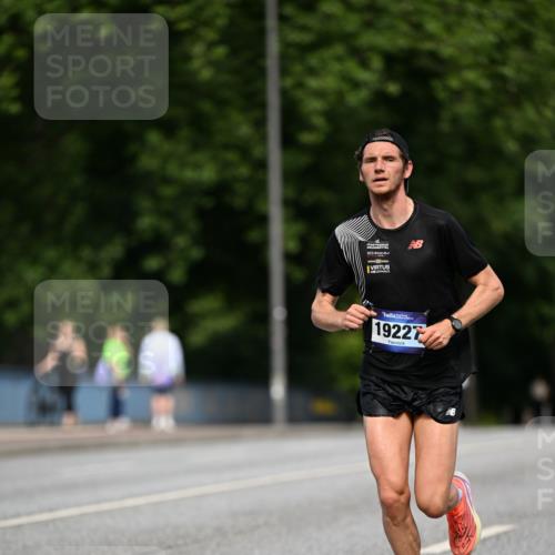 29.06.2025 - hella hamburg halbmarathon Dr. Thomas Lammeyer http://msf.ph/oto/8151440 29.06.2025 09:39:26 Kennedybrücke  meine-sportfotos.de
