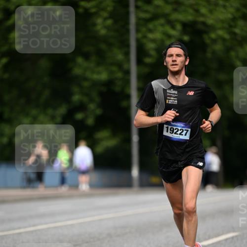 29.06.2025 - hella hamburg halbmarathon Dr. Thomas Lammeyer http://msf.ph/oto/8151443 29.06.2025 09:39:26 Kennedybrücke  meine-sportfotos.de