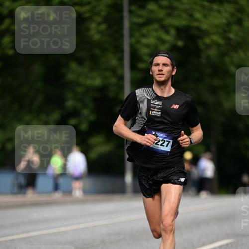 29.06.2025 - hella hamburg halbmarathon Dr. Thomas Lammeyer http://msf.ph/oto/8151447 29.06.2025 09:39:27 Kennedybrücke  meine-sportfotos.de