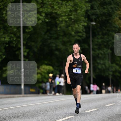 29.06.2025 - hella hamburg halbmarathon Dr. Thomas Lammeyer http://msf.ph/oto/8151460 29.06.2025 09:39:59 Kennedybrücke 31 meine-sportfotos.de