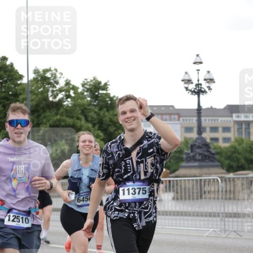 29.06.2025 - hella hamburg halbmarathon Jannik Wohlers http://msf.ph/oto/8151463 29.06.2025 10:51:41 Lombardsbrücke 1418, 1978, 3038, 4087, 4273, 4436, 4598, 4606, 5062, 6403, 6404, 6406, 6456, 6985, 7682, 8194, 8196, 8250, 8251, 8621, 9460, 9730, 10342, 10533, 10673, 11101, 11126, 11127, 11375, 12089, 12510, 12525, 12969, 13538, 14215, 14235, 14720, 15128, 16015, 16234, 17253, 17277, 17902, 18078, 18221, 18615, 18780, 18975 meine-sportfotos.de