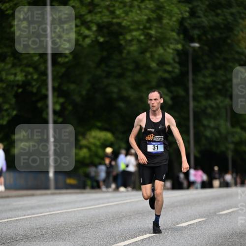 29.06.2025 - hella hamburg halbmarathon Dr. Thomas Lammeyer http://msf.ph/oto/8151464 29.06.2025 09:39:59 Kennedybrücke 31 meine-sportfotos.de