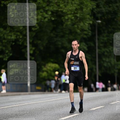 29.06.2025 - hella hamburg halbmarathon Dr. Thomas Lammeyer http://msf.ph/oto/8151466 29.06.2025 09:39:59 Kennedybrücke 31 meine-sportfotos.de