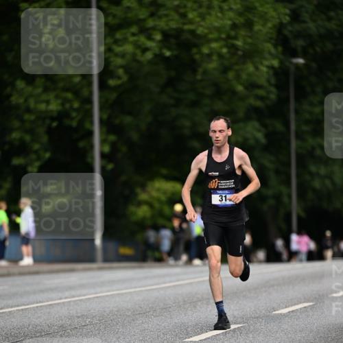29.06.2025 - hella hamburg halbmarathon Dr. Thomas Lammeyer http://msf.ph/oto/8151471 29.06.2025 09:39:59 Kennedybrücke 31 meine-sportfotos.de
